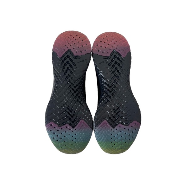 Men’s Nike Epic React Flyknit BETRUE Sneakers - Picture 3 of 8